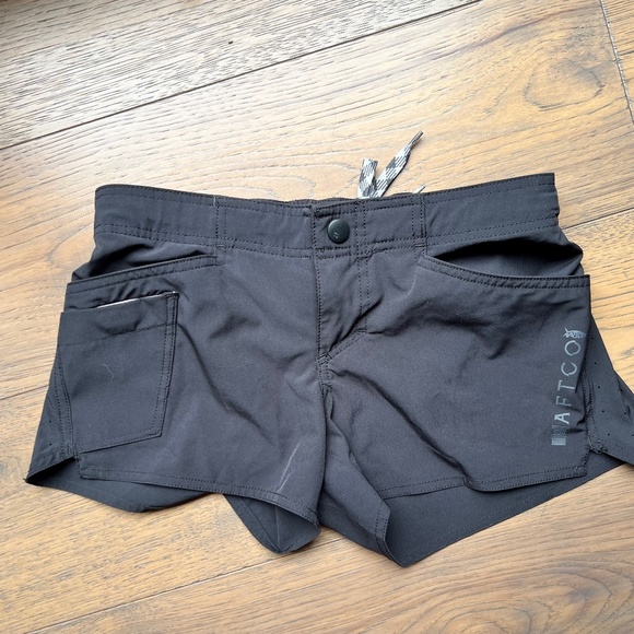 AFTCO Pants - Women’s Microbyte Fishing Shorts - Black / 4